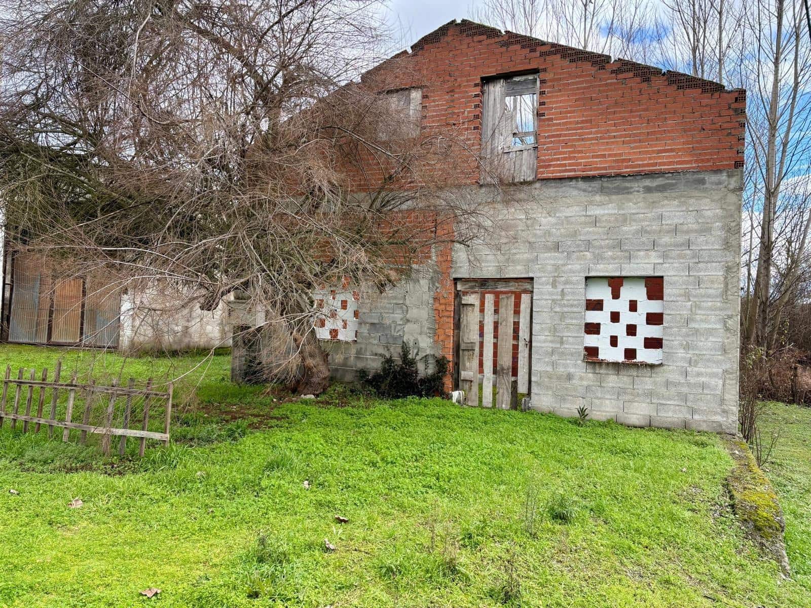 6 bedroom Finca/Country House for sale in Cacabelos - € 126,000 (Ref: 4639802)