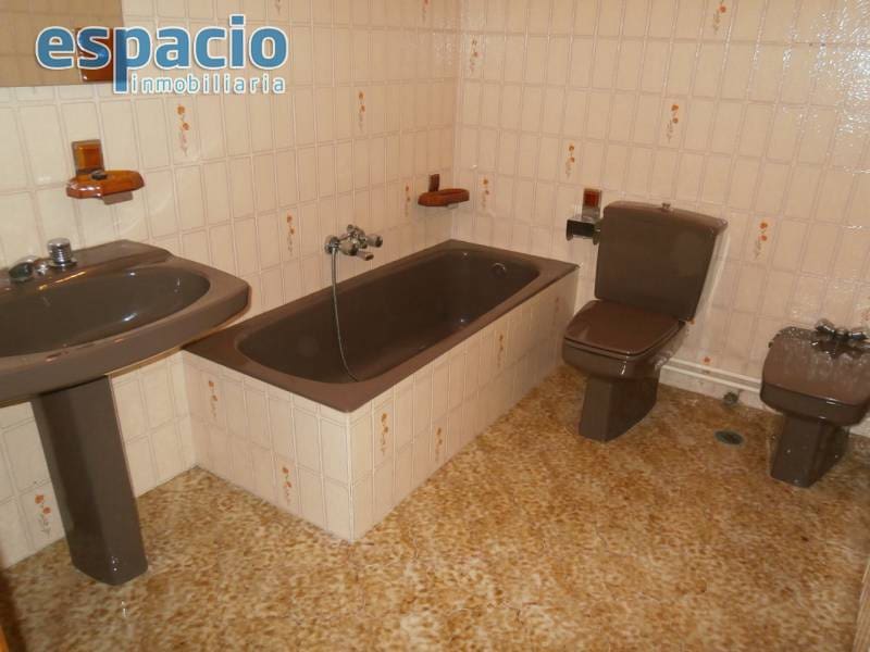 6 soveværelse Byhus til salg i Toral de los Vados - € 160.000 (Ref: 5840753)