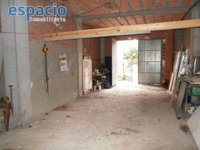 6 bedroom Townhouse for sale in Toral de los Vados - € 160,000 (Ref: 5840753)