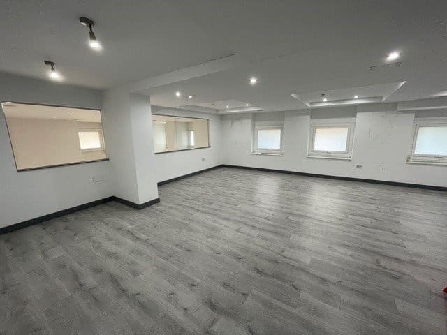 Erhverv til leje i Ponferrada - € 1.650 (Ref: 6175532)