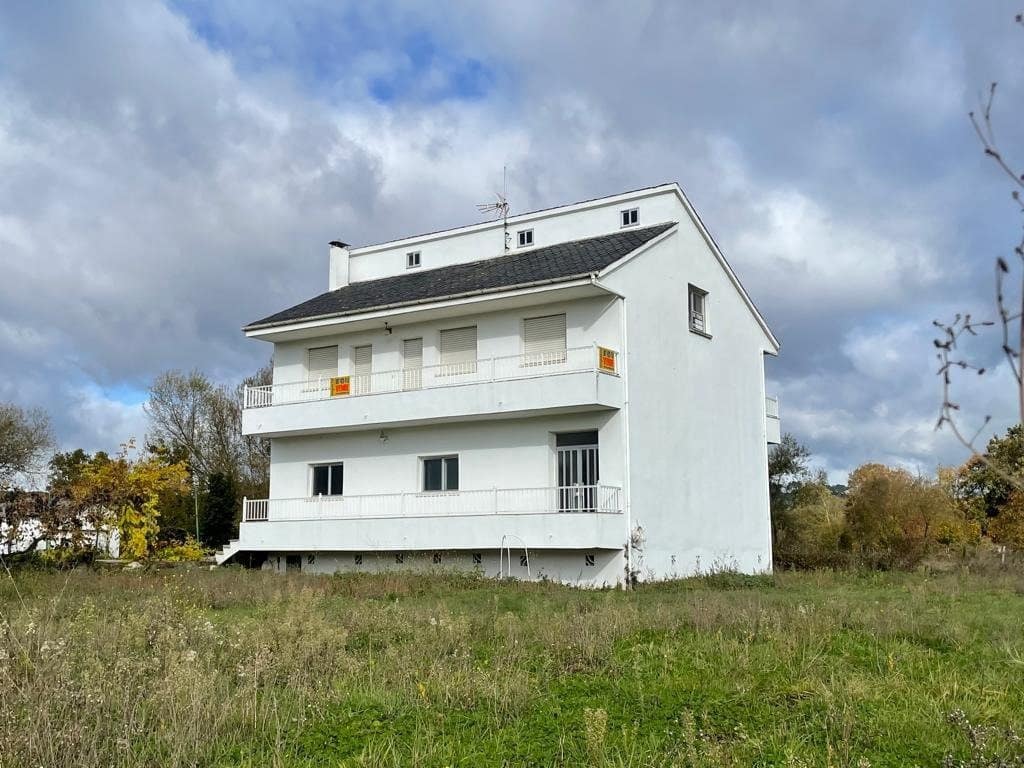 3 soveværelse Villa til salg i Magaz de Abajo med garage - € 80.000 (Ref: 6630158)