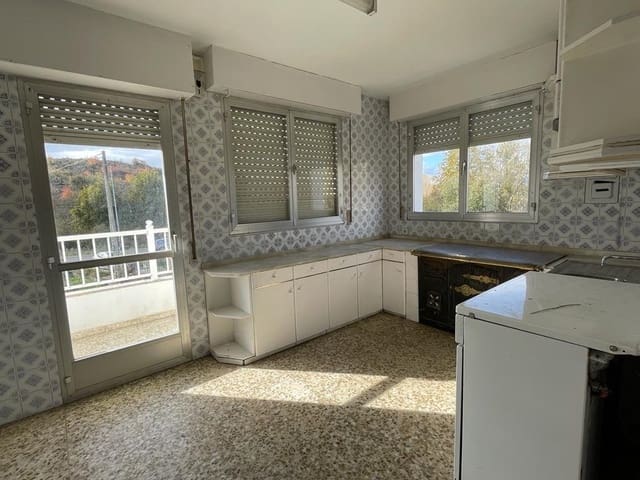 3 bedroom Villa for sale in Magaz de Abajo, Camponaraya with garage - € 80,000 (Ref: 6630158)