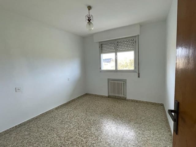 3 bedroom Villa for sale in Magaz de Abajo, Camponaraya with garage - € 80,000 (Ref: 6630158)