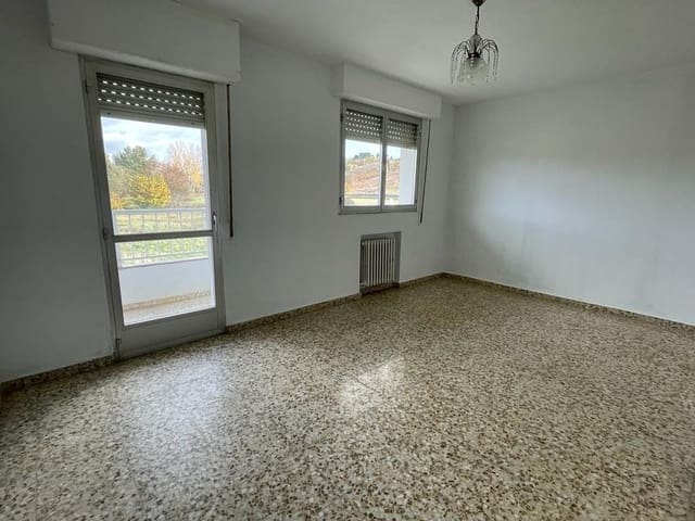 3 bedroom Villa for sale in Magaz de Abajo, Camponaraya with garage - € 80,000 (Ref: 6630158)