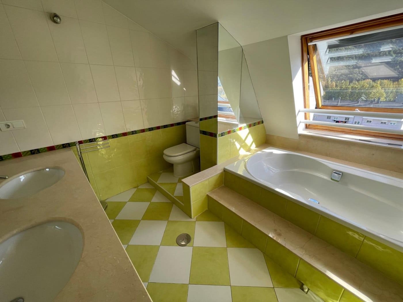 3 makuuhuone Asunto vuokrattavana paikassa Ponferrada mukana 
autotalli - 600 € (Ref: 6630164)