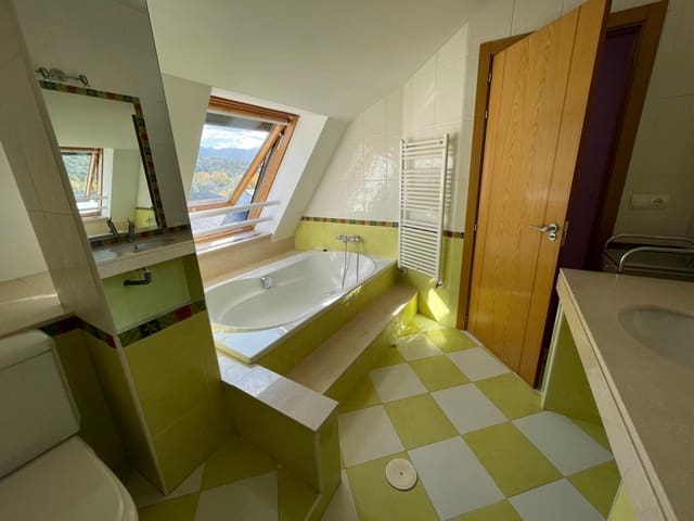 3 makuuhuone Asunto vuokrattavana paikassa Ponferrada mukana 
autotalli - 600 € (Ref: 6630164)