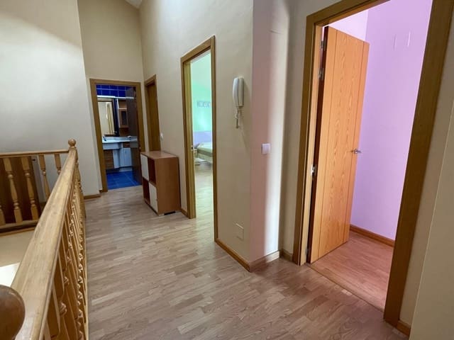 3 makuuhuone Asunto vuokrattavana paikassa Ponferrada mukana 
autotalli - 600 € (Ref: 6630164)