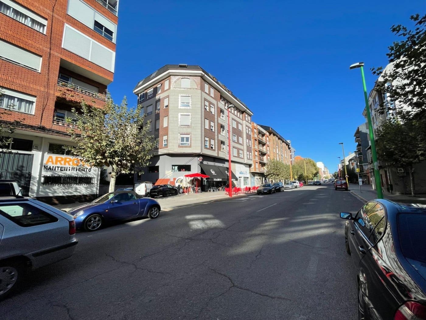 3 makuuhuone Asunto vuokrattavana paikassa Ponferrada mukana 
autotalli - 600 € (Ref: 6630164)