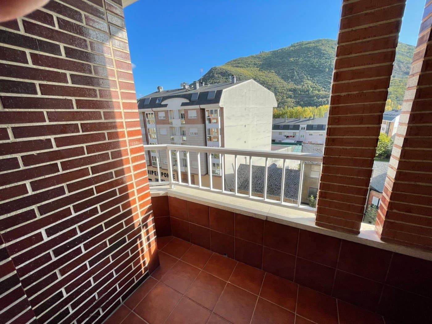 3 makuuhuone Asunto vuokrattavana paikassa Ponferrada mukana 
autotalli - 600 € (Ref: 6630164)