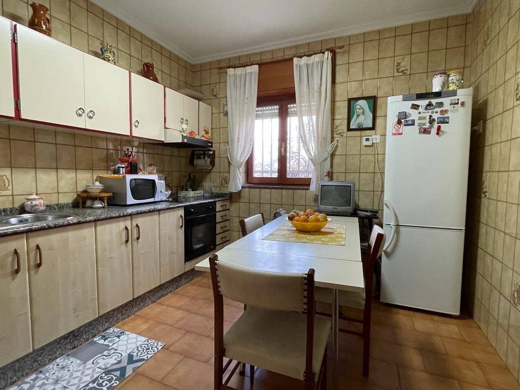 4 soveværelse Villa til salg i Ponferrada med garage - € 200.000 (Ref: 6630176)