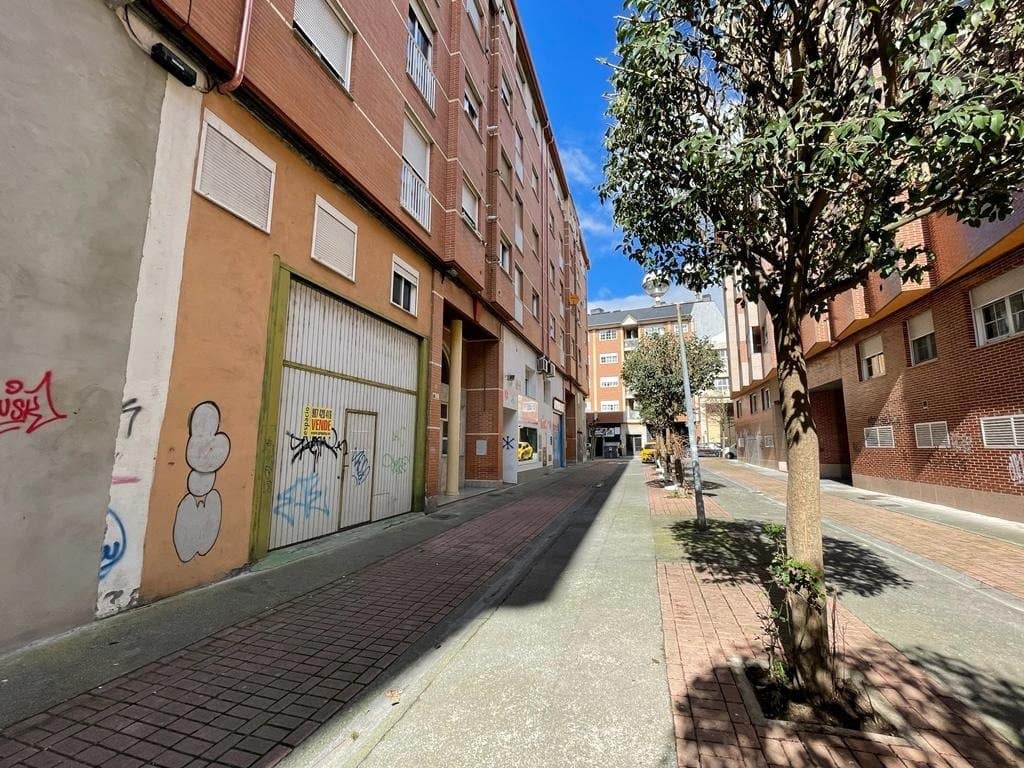 Commercieel te koop in Ponferrada - € 72.000 (Ref: 6699907)