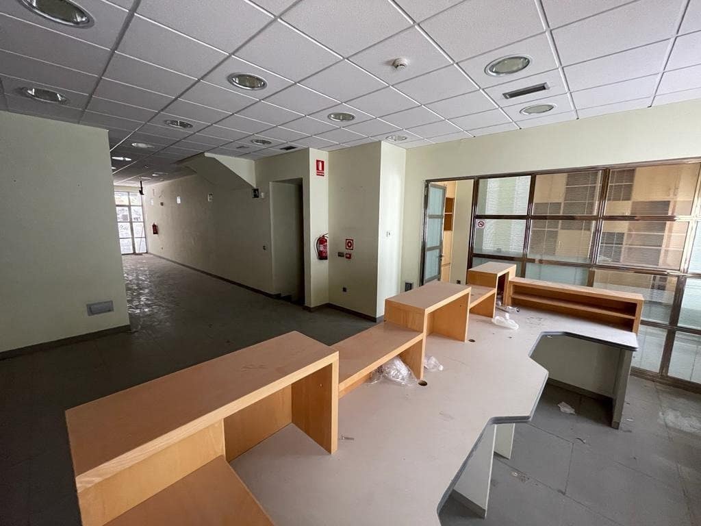 Kommersiell til salgs i Ponferrada - € 242 000 (Ref: 6952227)