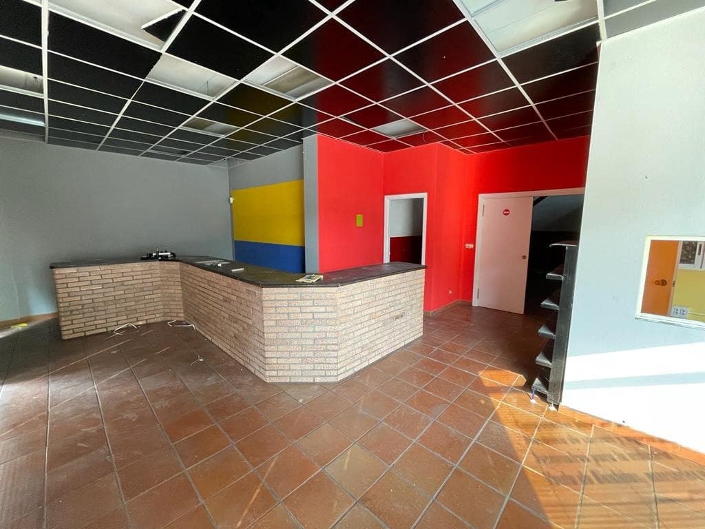 Kaupallinen myytävänä paikassa Ponferrada - 81 000 € (Ref: 6975868)