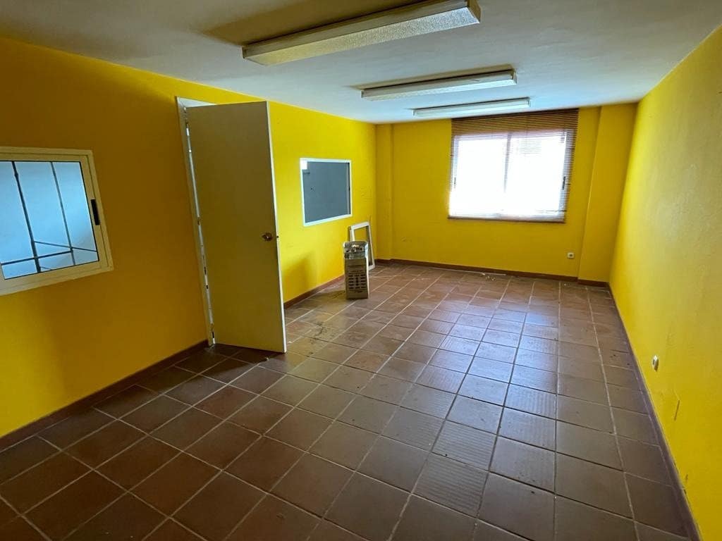 Kaupallinen myytävänä paikassa Ponferrada - 81 000 € (Ref: 6975868)