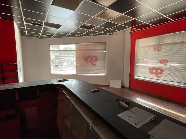 Kaupallinen myytävänä paikassa Ponferrada - 81 000 € (Ref: 6975868)