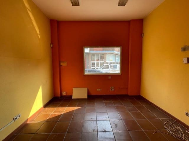 Kaupallinen myytävänä paikassa Ponferrada - 81 000 € (Ref: 6975868)