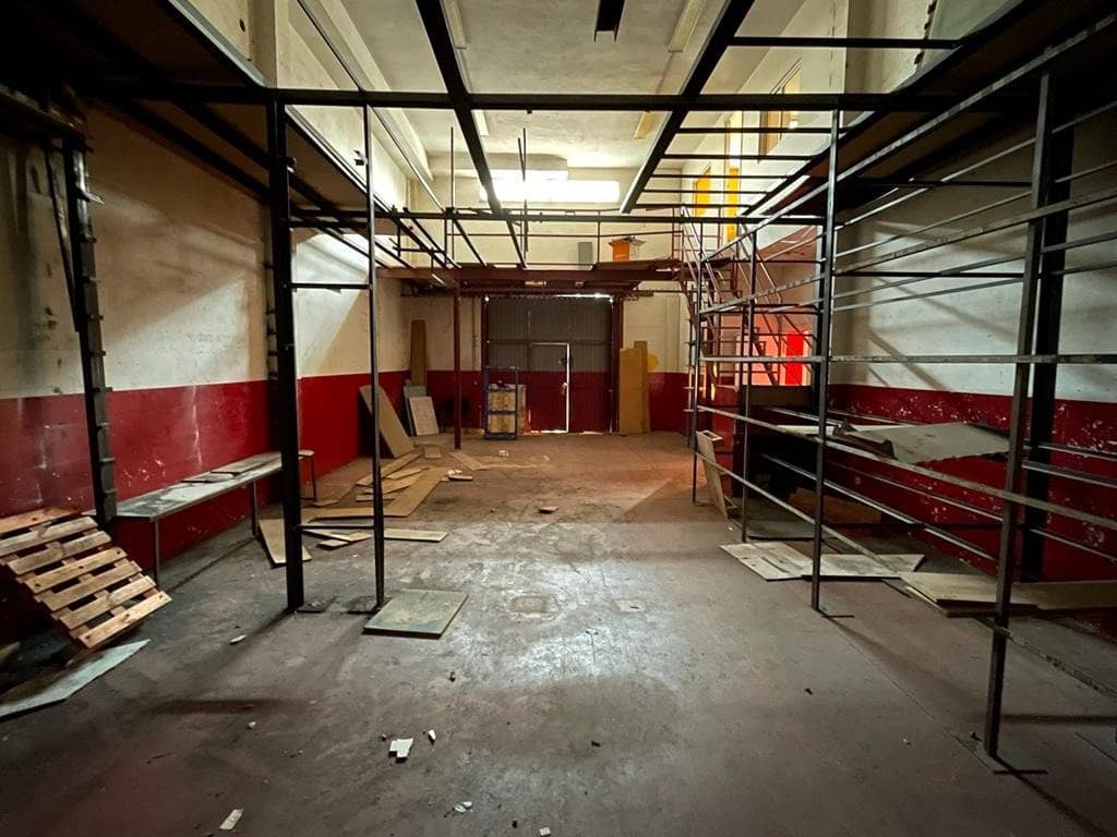 Kaupallinen myytävänä paikassa Ponferrada - 81 000 € (Ref: 6975868)