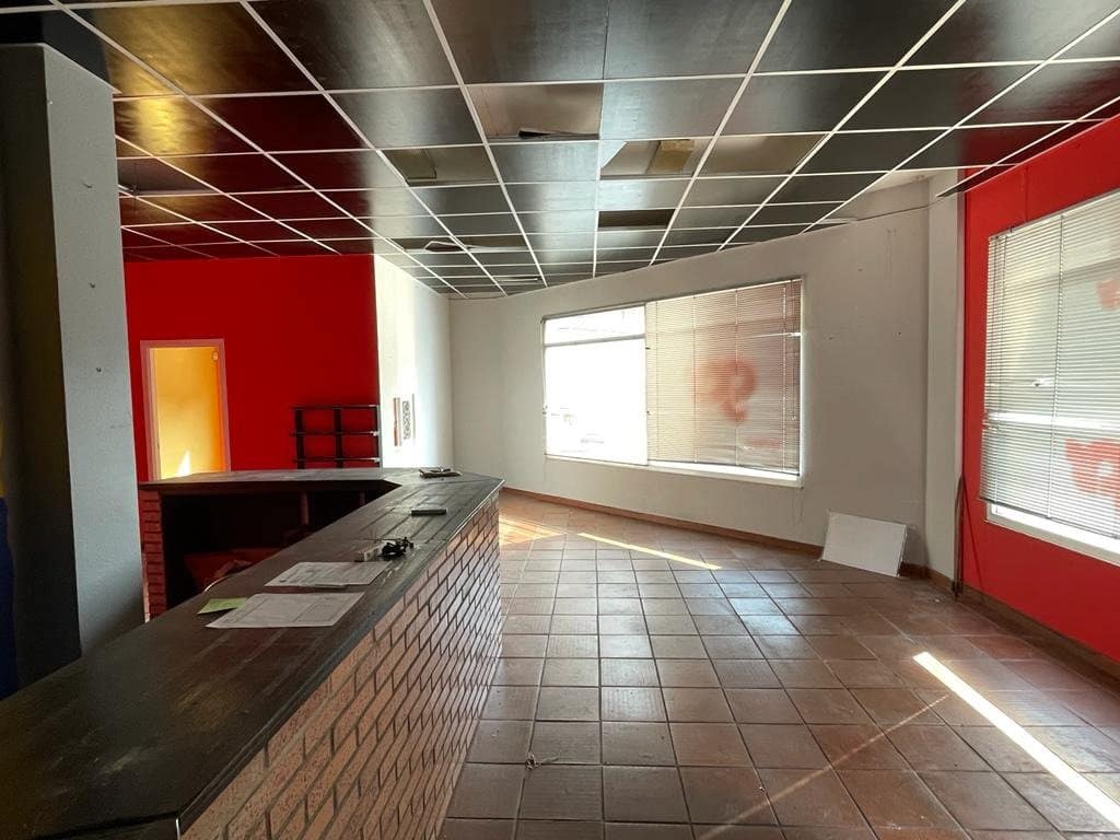 Kaupallinen myytävänä paikassa Ponferrada - 81 000 € (Ref: 6975868)