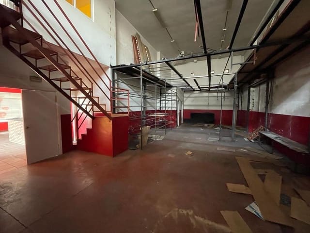 Kaupallinen myytävänä paikassa Ponferrada - 81 000 € (Ref: 6975868)