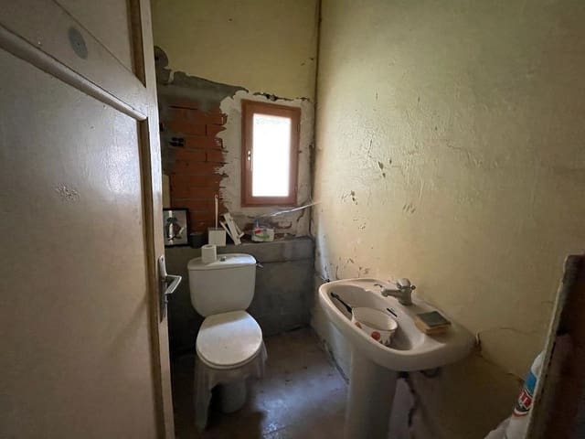 4 bedroom Finca/Country House for sale in San Miguel de las Dueñas, Congosto with garage - € 29,000 (Ref: 7043900)