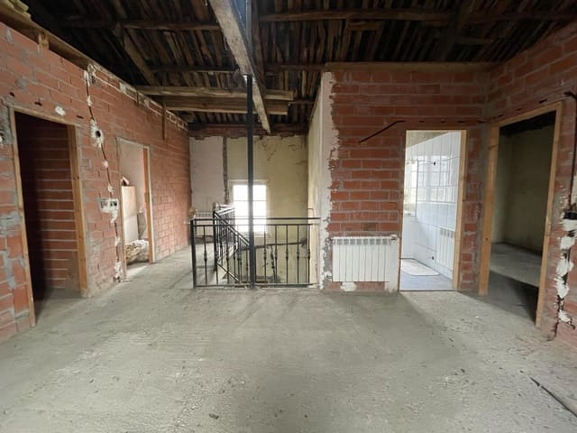 4 bedroom Finca/Country House for sale in San Miguel de las Dueñas, Congosto with garage - € 29,000 (Ref: 7043900)