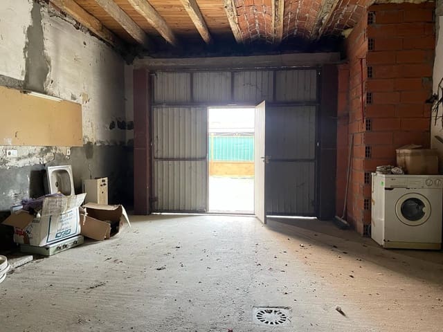 4 bedroom Finca/Country House for sale in San Miguel de las Dueñas, Congosto with garage - € 29,000 (Ref: 7043900)