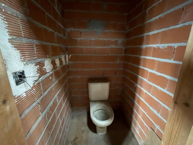 4 bedroom Finca/Country House for sale in San Miguel de las Dueñas, Congosto with garage - € 29,000 (Ref: 7043900)