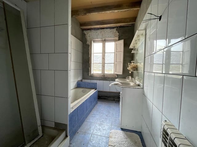 4 bedroom Finca/Country House for sale in San Miguel de las Dueñas, Congosto with garage - € 29,000 (Ref: 7043900)