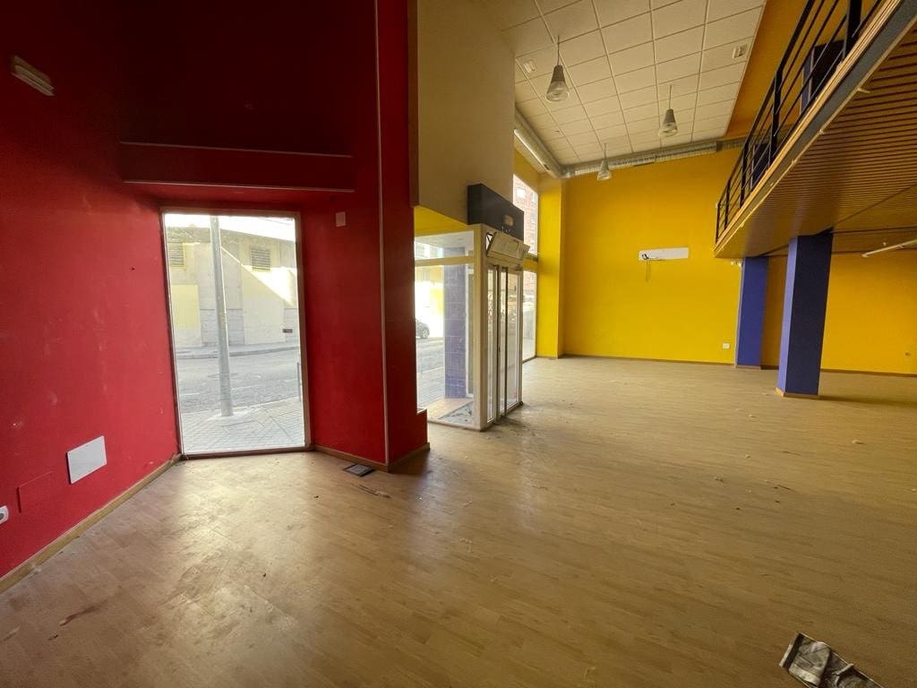 Kaupallinen myytävänä paikassa Ponferrada - 98 000 € (Ref: 7102063)