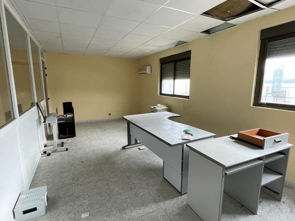 Business for sale in Toral de los Vados - € 138,000 (Ref: 7175528)