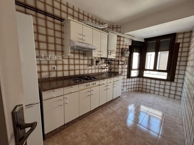 3 bedroom Flat for rent in Ponferrada - € 470 (Ref: 7604065)