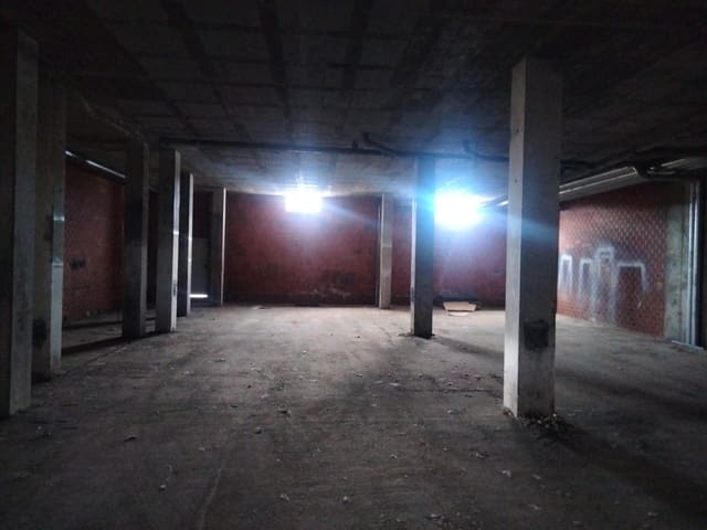 Erhverv til salg i León by - € 186.999 (Ref: 7604067)