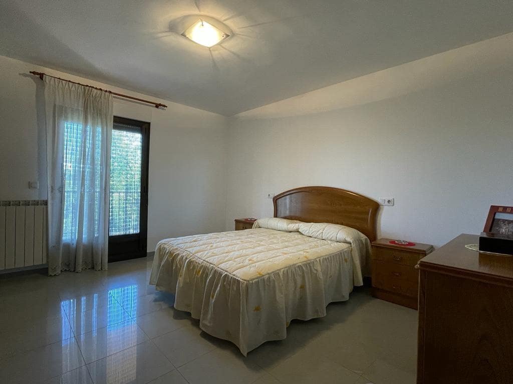 4 soveværelse Villa til salg i Corullon med garage - € 200.000 (Ref: 7754587)