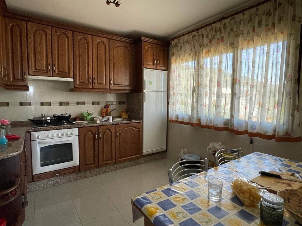 4 soveværelse Villa til salg i Corullon med garage - € 200.000 (Ref: 7754587)