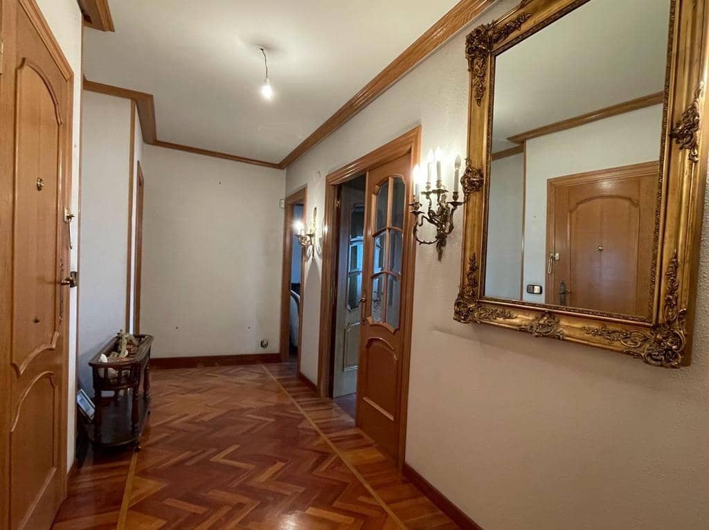 6 soveværelse Lejlighed til salg i Ponferrada med garage - € 225.000 (Ref: 7890558)