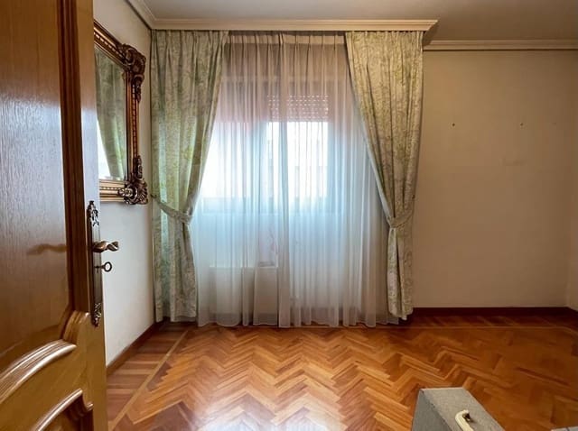 6 soveværelse Lejlighed til salg i Ponferrada med garage - € 225.000 (Ref: 7890558)