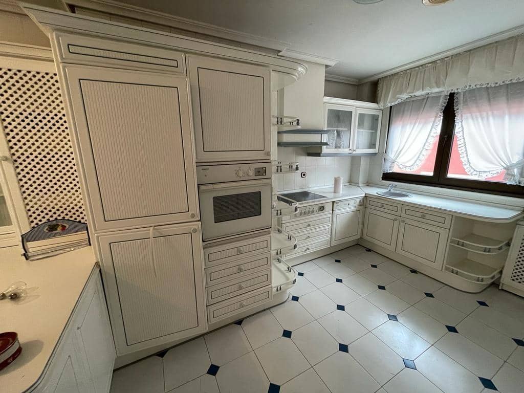 6 soveværelse Lejlighed til salg i Ponferrada med garage - € 225.000 (Ref: 7890558)