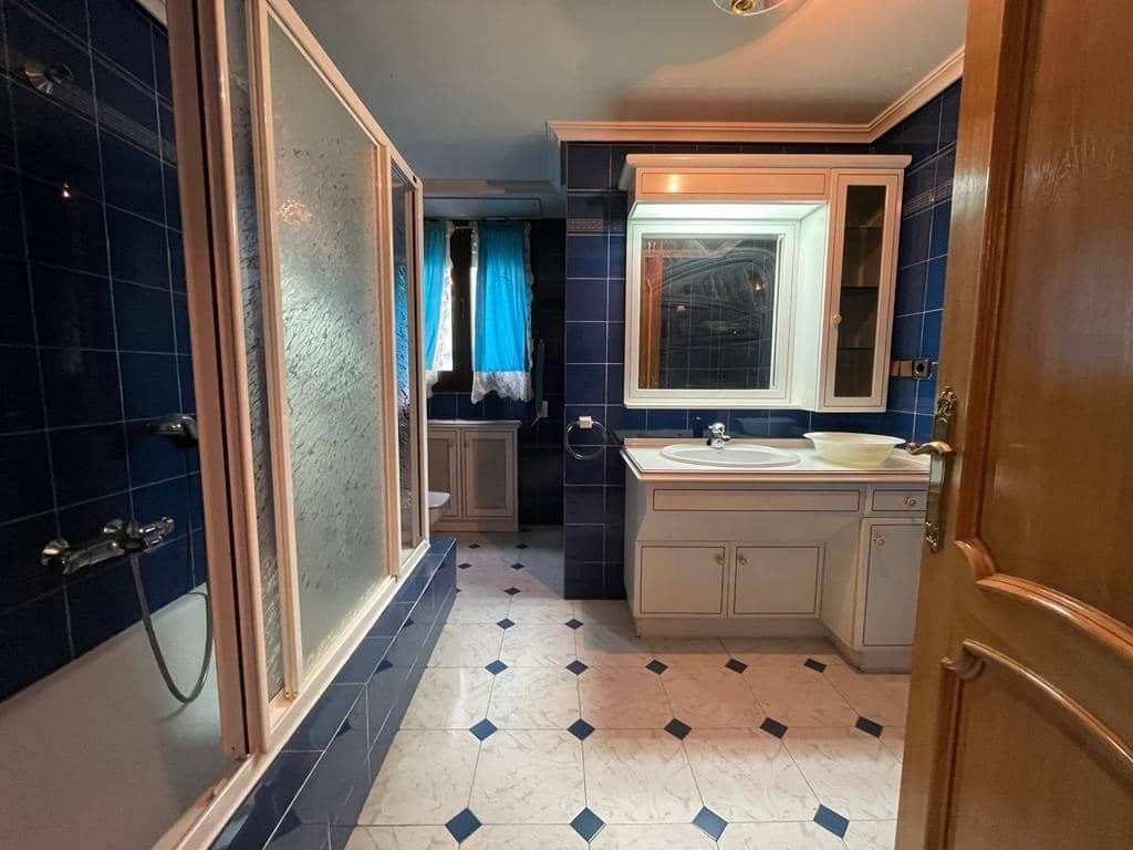 6 soveværelse Lejlighed til salg i Ponferrada med garage - € 225.000 (Ref: 7890558)