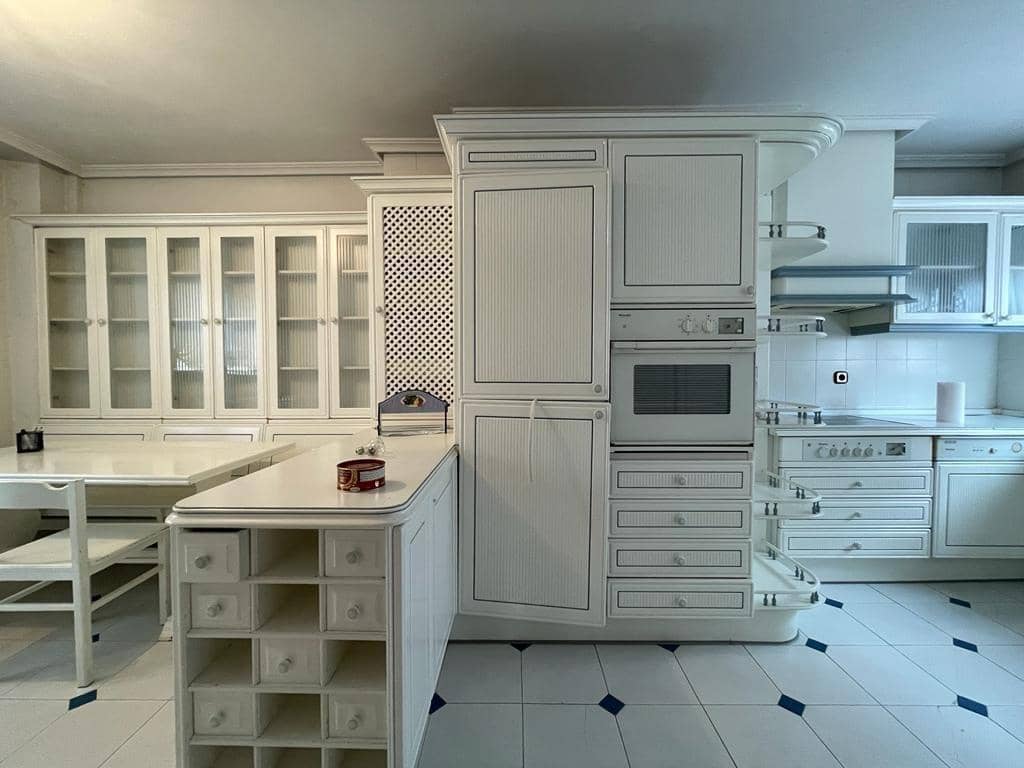 6 soveværelse Lejlighed til salg i Ponferrada med garage - € 225.000 (Ref: 7890558)