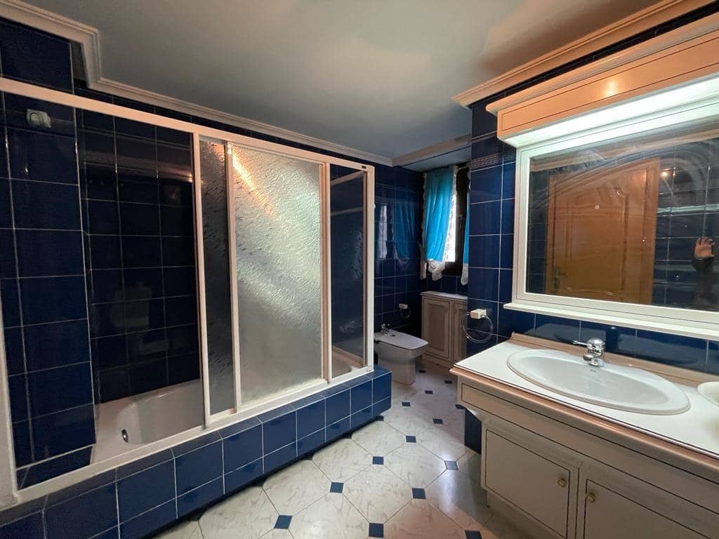 6 soveværelse Lejlighed til salg i Ponferrada med garage - € 225.000 (Ref: 7890558)