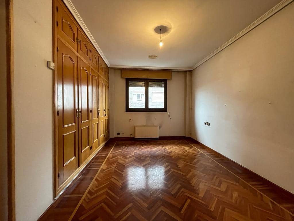 6 soveværelse Lejlighed til salg i Ponferrada med garage - € 225.000 (Ref: 7890558)