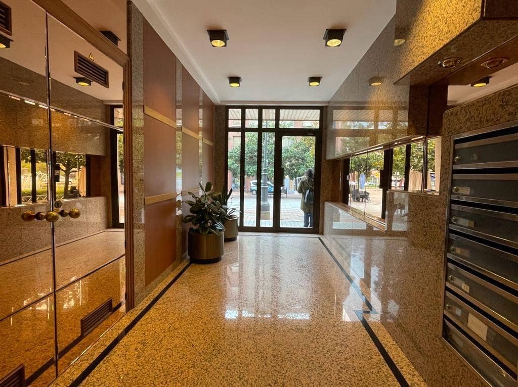 6 soveværelse Lejlighed til salg i Ponferrada med garage - € 225.000 (Ref: 7890558)