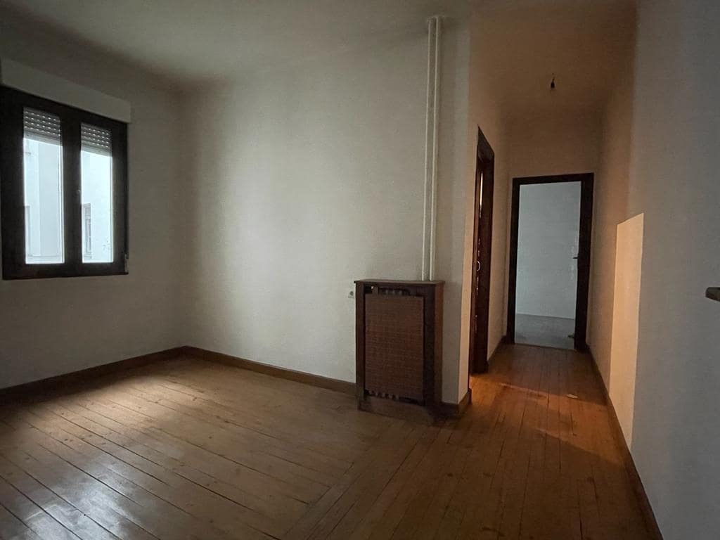 4 makuuhuone Asunto myytävänä paikassa Ponferrada mukana 
autotalli - 90 000 € (Ref: 7890559)