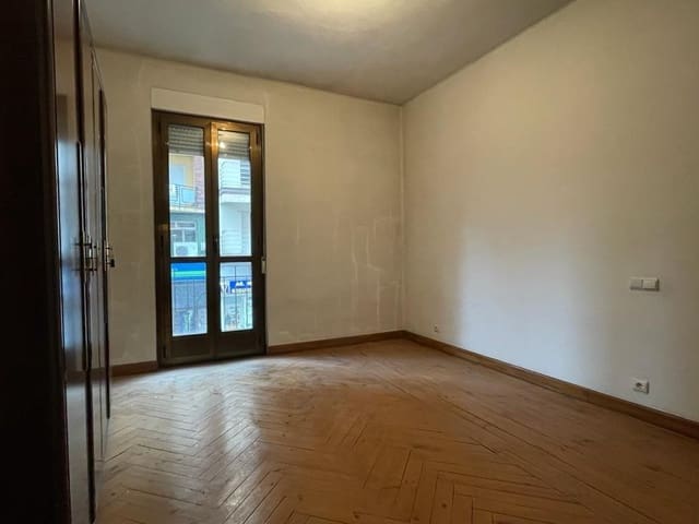 4 makuuhuone Asunto myytävänä paikassa Ponferrada mukana 
autotalli - 90 000 € (Ref: 7890559)