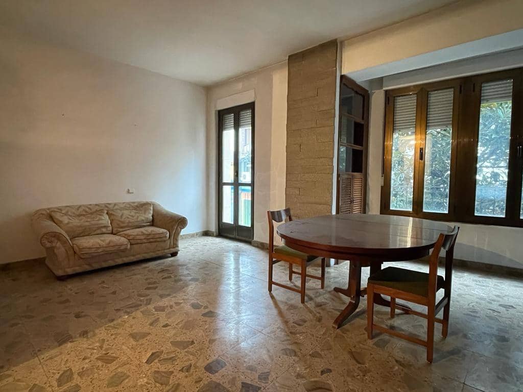 4 makuuhuone Asunto myytävänä paikassa Ponferrada mukana 
autotalli - 90 000 € (Ref: 7890559)