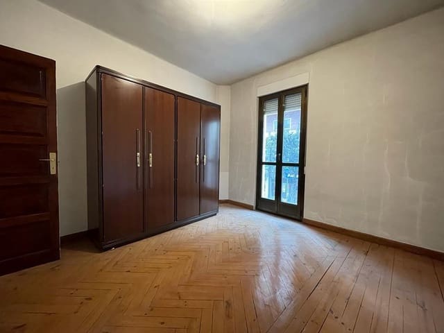 4 makuuhuone Asunto myytävänä paikassa Ponferrada mukana 
autotalli - 90 000 € (Ref: 7890559)