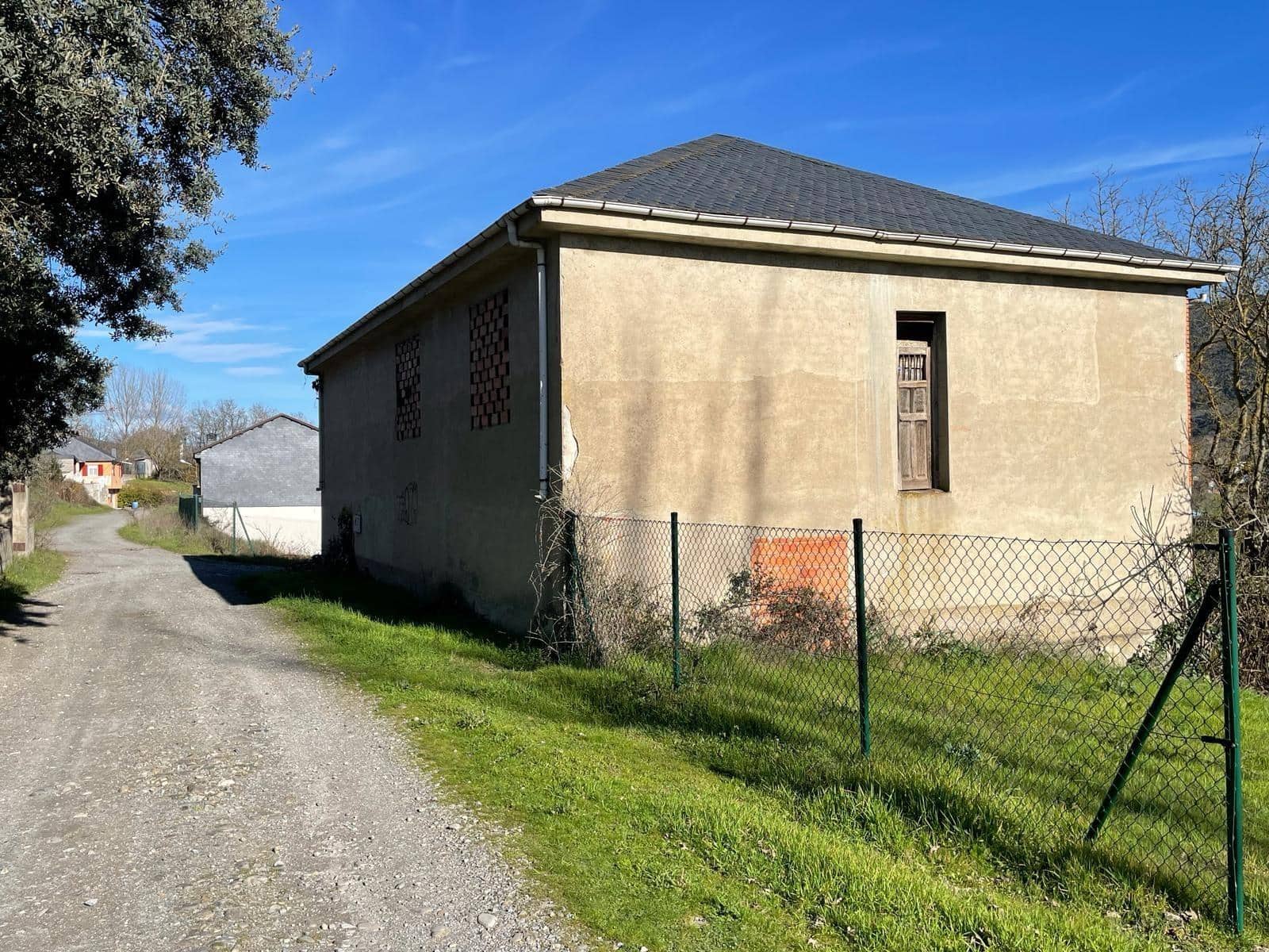 Finca/Landehus til salg i Ponferrada - € 85.000 (Ref: 8130957)