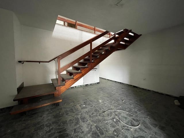 7 soveværelse Lejlighed til salg i Ponferrada - € 180.000 (Ref: 8247827)