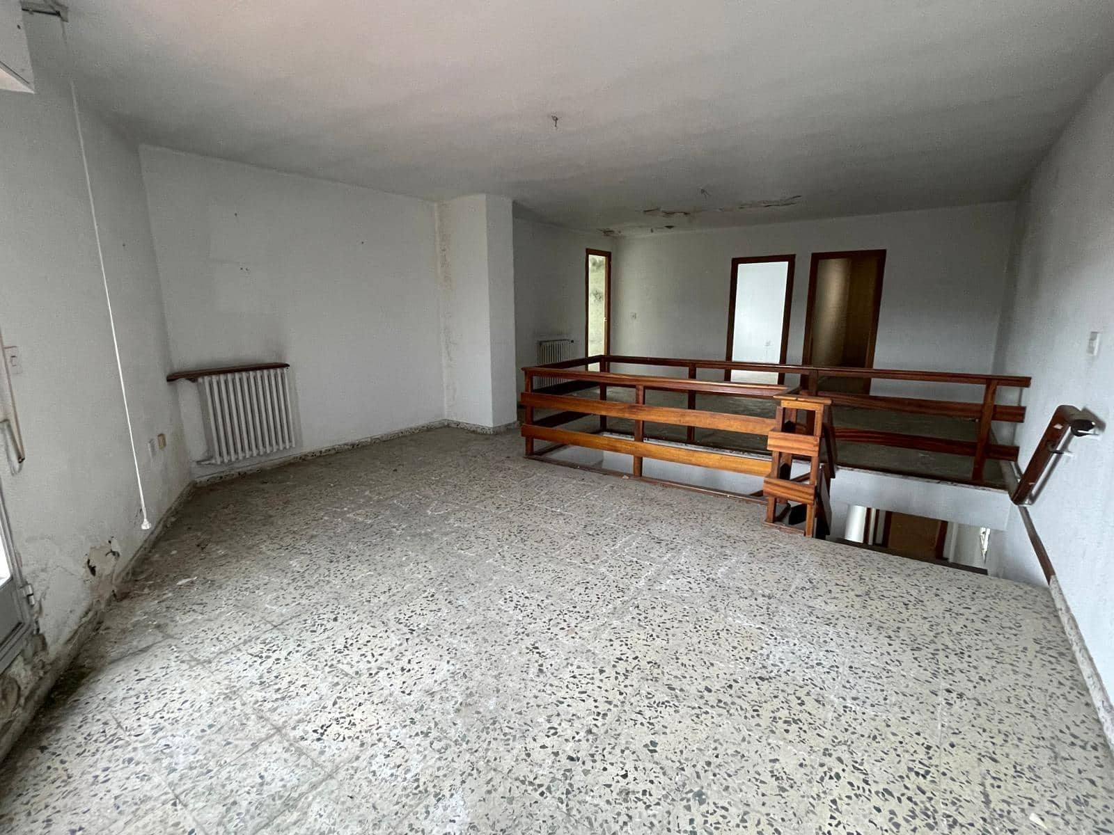 7 soveværelse Lejlighed til salg i Ponferrada - € 180.000 (Ref: 8247827)