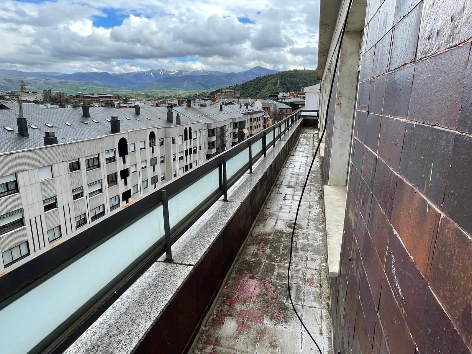 7 soveværelse Lejlighed til salg i Ponferrada - € 180.000 (Ref: 8247827)